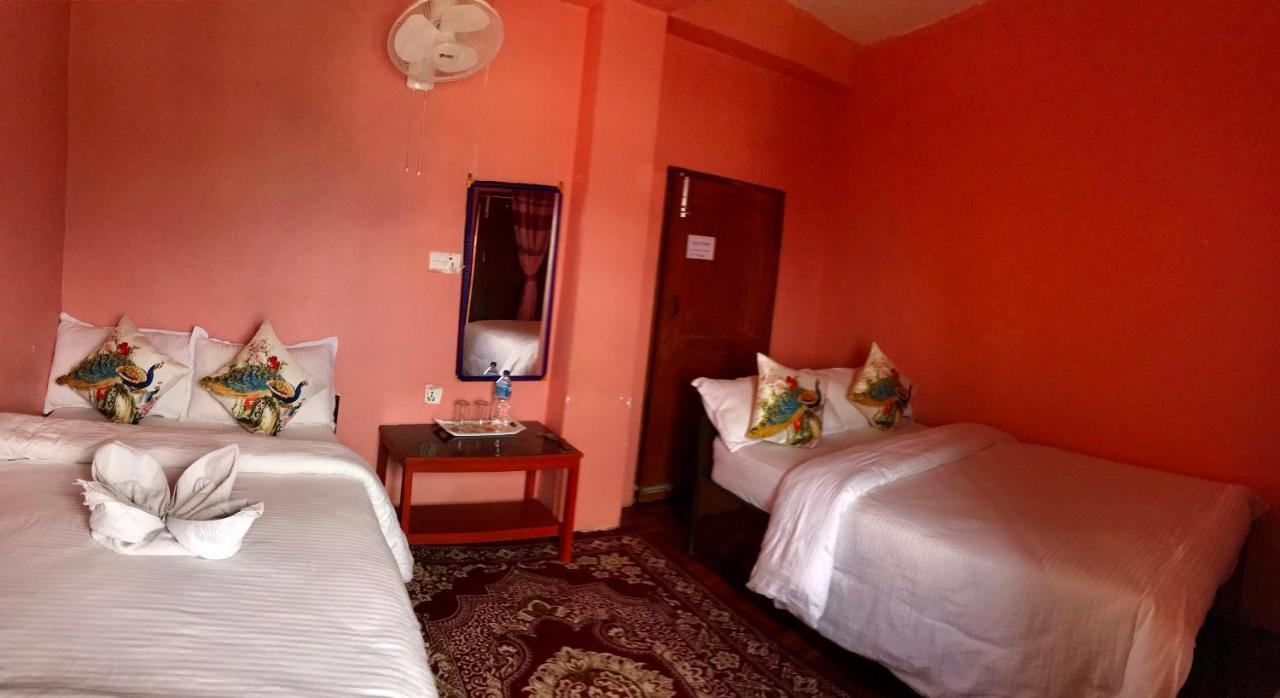 Shristi Hotel & Lodge Bandipur Bagian luar foto