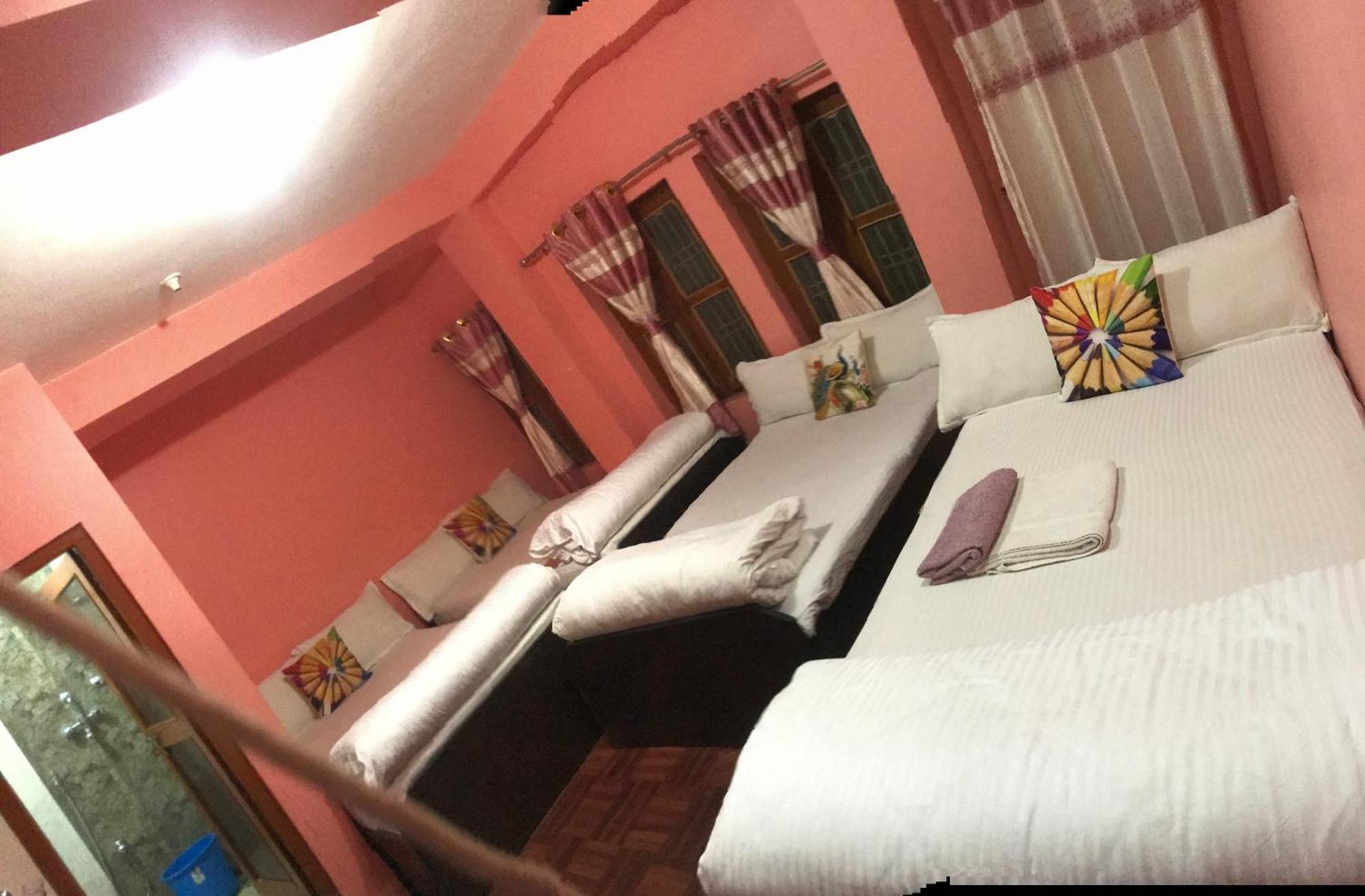 Shristi Hotel & Lodge Bandipur Bagian luar foto