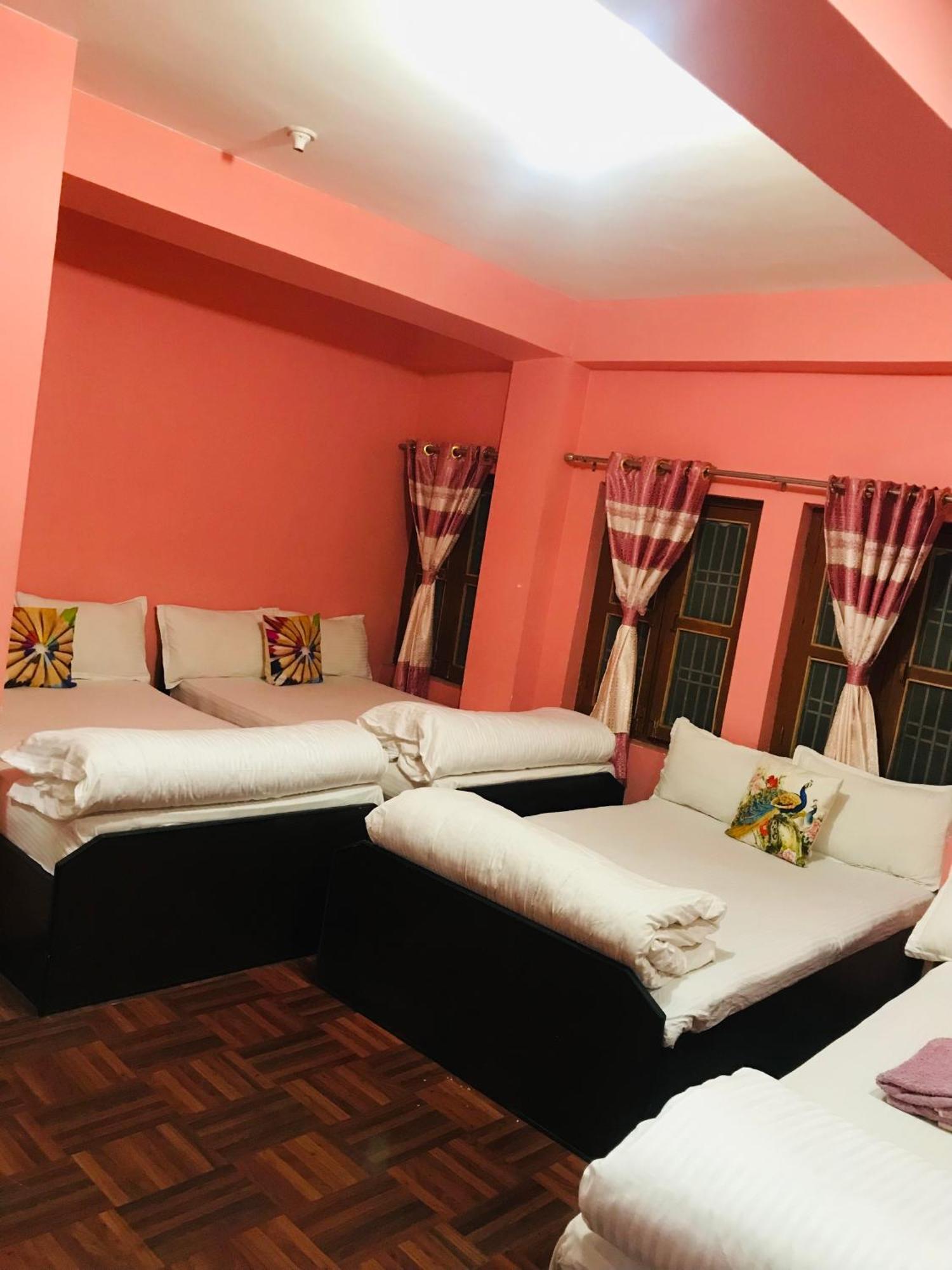 Shristi Hotel & Lodge Bandipur Bagian luar foto
